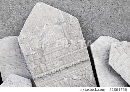 Ancient white headstone with Arabic pattern 21861766