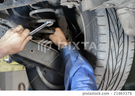 mechanic fixes suspension mechanic fixes suspension 21863378