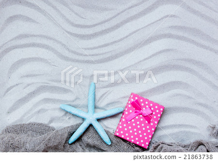 starfish, gift and fishnet on the sand starfish, gift and fishnet on the sand 21863738