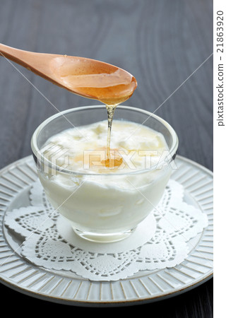 蜂蜜和原味酸奶 蜂蜜和原味酸奶 21863920