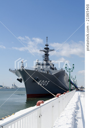 A ship to be berthed 21865408