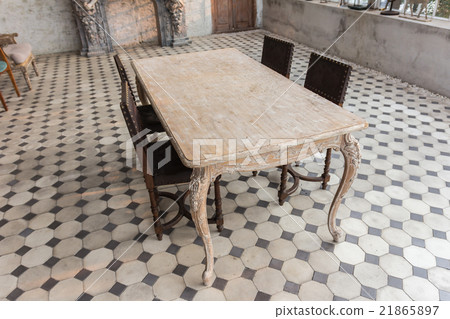 Dinning room table and chairs Dinning room table and chairs 21865897