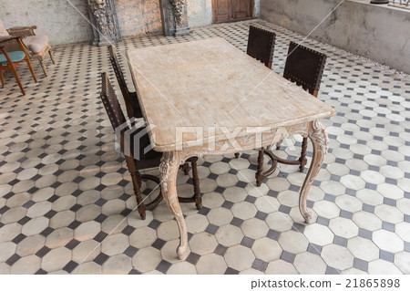 Dinning room table and chairs Dinning room table and chairs 21865898