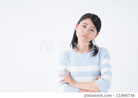 Young woman (worried) 21866736