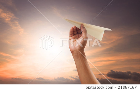hand preparing to throwing paper plane hand preparing to throwing paper plane 21867167