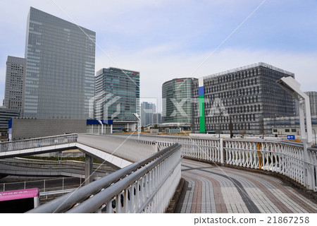 橫濱的人行天橋和辦公樓群 21867258