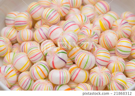 Wrapped candy 21868312