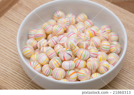 Wrapped candy 21868313