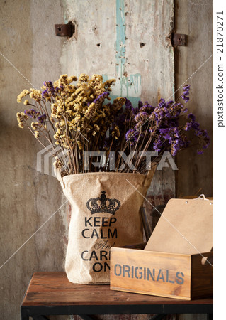 dried lavender flowers in sackcloth bag  21870271