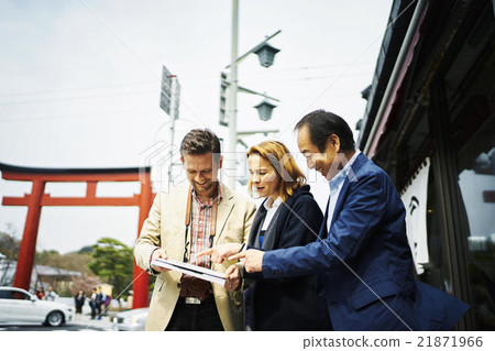 Foreign tourists visiting Kamakura Foreign tourists visiting Kamakura 21871966
