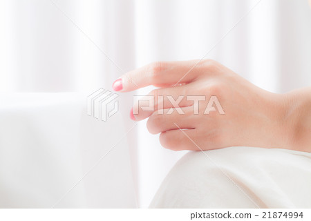 年輕的女士的手 年輕的女士的手 21874994