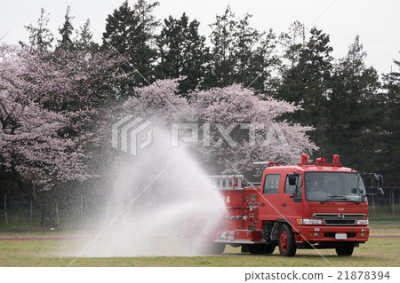 灑水自衛力消防車 照片素材 圖片 圖庫