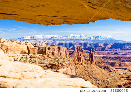 Mesa Arch, Canyonlands National Park, Utah, USA Mesa Arch, Canyonlands National Park, Utah, USA 21880058