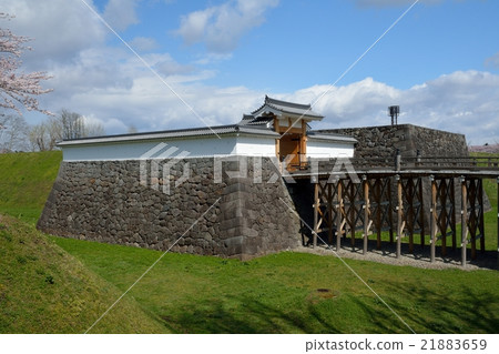 Kasumi Park Rebuilt Honmaru one letter gate 21883659