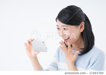 Young lady (smartphone) 21883780