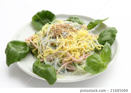 Chinese salad with crumbled egg Chinese salad with crumbled egg 21885089