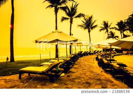 Swimming pool Swimming pool 21886536