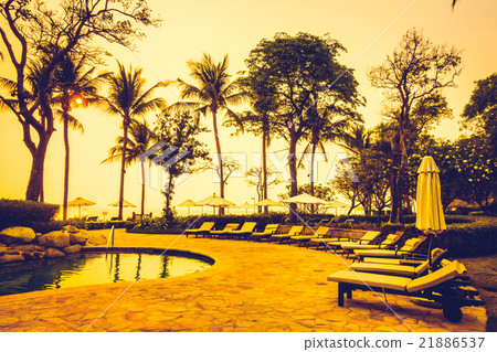 Swimming pool Swimming pool 21886537