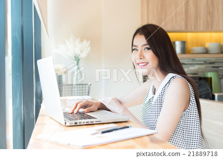 Beautiful business woman using a laptop computer Beautiful business woman using a laptop computer 21889718