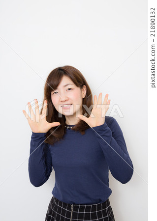 Women in their 20s happy 21890132