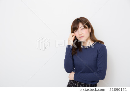 一個二十多歲的女人，身體狀況很差 21890151