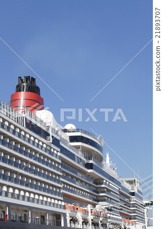 Queen Elizabeth luxury liner Queen Elizabeth luxury liner 21893707