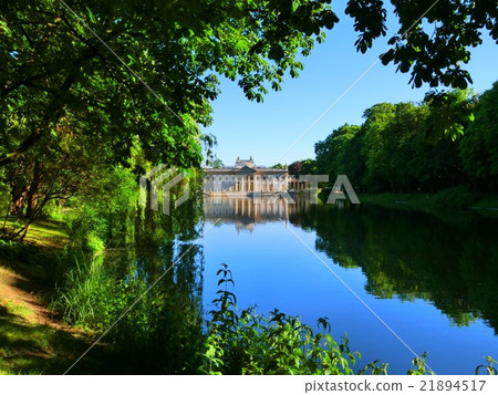 宮殿漂浮在水面上 宮殿漂浮在水面上 21894517