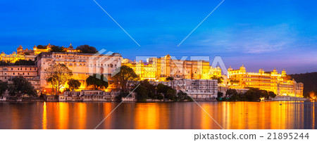 Udaipur City Palace in the evening panoramic view Udaipur City Palace in the evening panoramic view 21895244