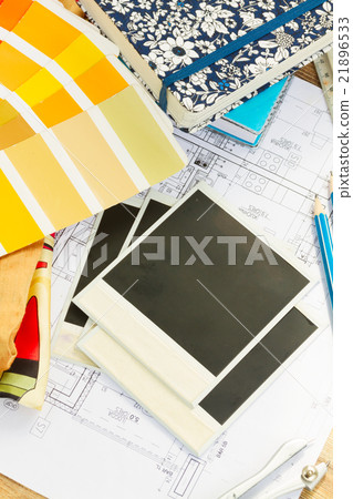 designer's working table 21896533