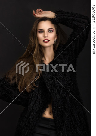 Redhaed in black 21900308