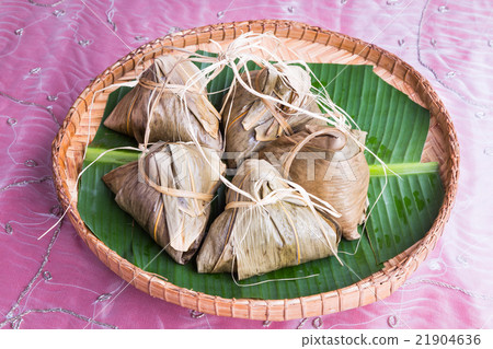 Bunch of Chinese rice dumpling on rattan tray 21904636