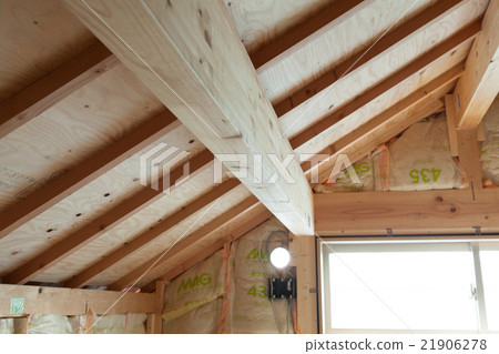 在小屋後面的主要小屋建設 在小屋後面的主要小屋建設 21906278