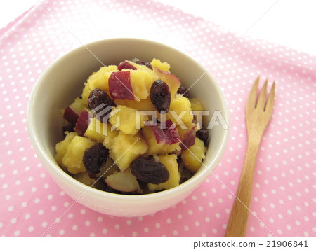Delicious salad with sweet potatoes and raisins Delicious salad with sweet potatoes and raisins 21906841