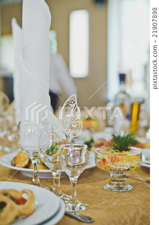A place at the holiday table 4260. 21907898