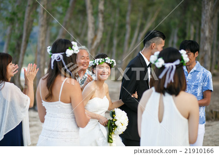 A celebrated newlywed couple A celebrated newlywed couple 21910166