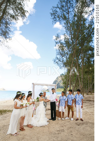 Bride and grooming beach wedding Bride and grooming beach wedding 21910168