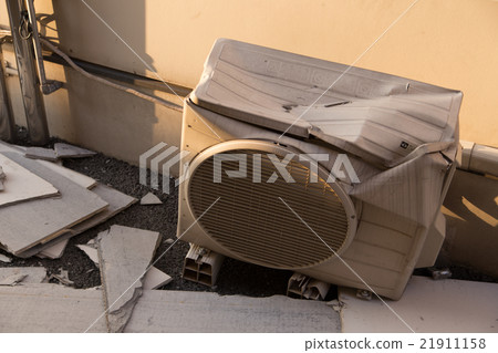 Outdoor unit broken by earthquake Outdoor unit broken by earthquake 21911158