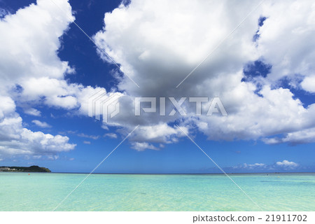 Tumon海灘海和雲彩 21911702