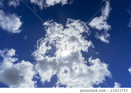 Clouds in the South Pacific 21911755
