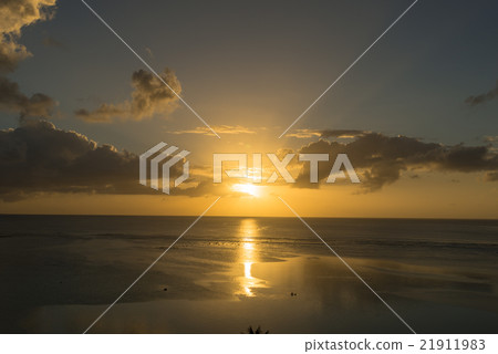 Sunset in Tumon Bay Sunset in Tumon Bay 21911983