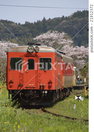Isuimi Railway Kiha 52 + Kiha 28 Isuimi Railway Kiha 52 + Kiha 28 21912372