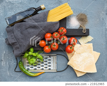 Ingredients for cooking pasta. Spaghetti, Parmesan Ingredients for cooking pasta. Spaghetti, Parmesan 21912965