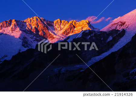 Kanchenjunga 21914326
