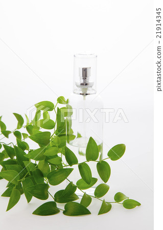 微笑和化妝品瓶綠色 微笑和化妝品瓶綠色 21914345