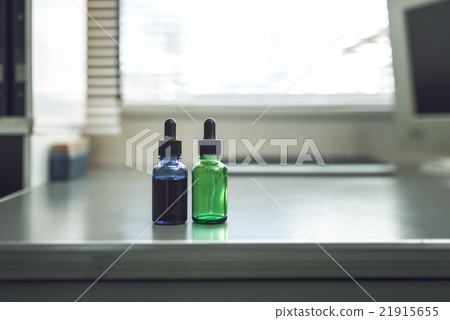 Eyedropper bottle 21915655