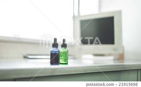 Eyedropper bottle 21915698