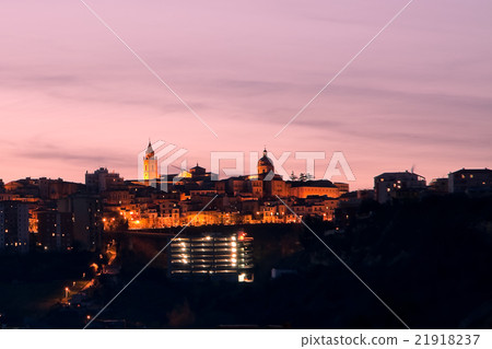 Chieti, small city in Abruzzo, at sunset (Italy) Chieti, small city in Abruzzo, at sunset (Italy) 21918237
