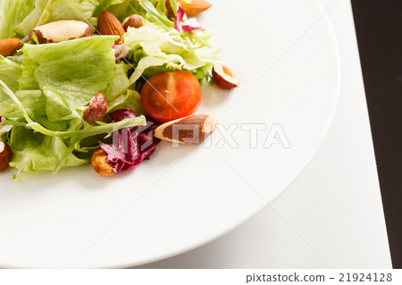 healthy salad 21924128