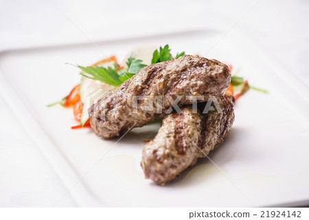 kebab with salad 21924142