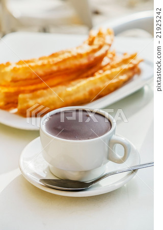 churros con chocolate 21925242